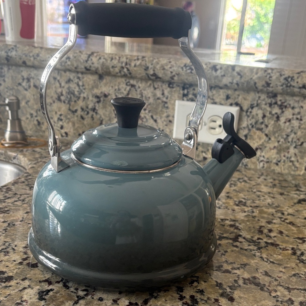 Preloved Le Creuset kettle- 1.7 qts